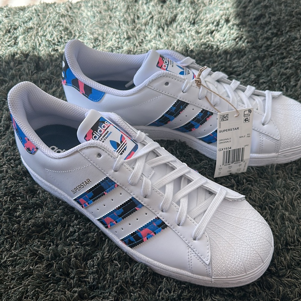 Adidas Superstar size 10 - Picture 3 of 5